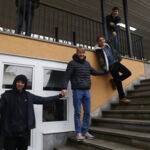 Baumackerschule eine Kette ums Schulhaus